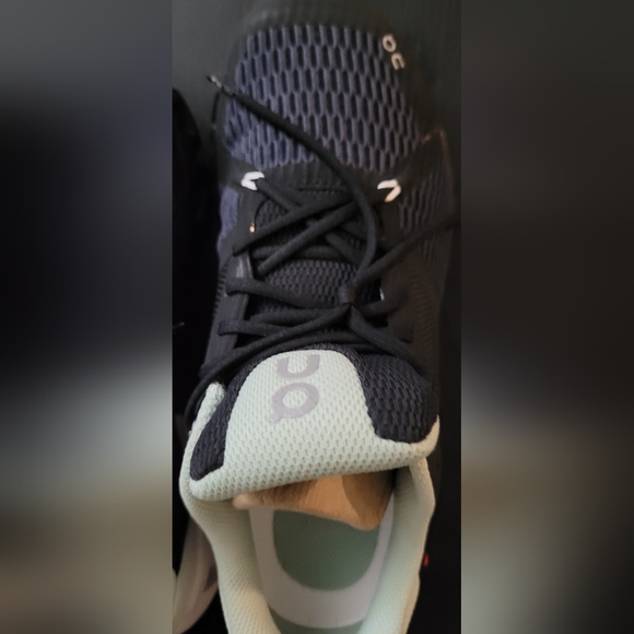 On Running Sneaker Cloudflyers women size 7.5 - Picture 7 of 12